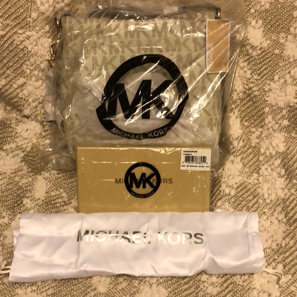 MICHAEL Michael Kors Handbags - 🔥MICHAEL Michael Kors Crossbody 🌹